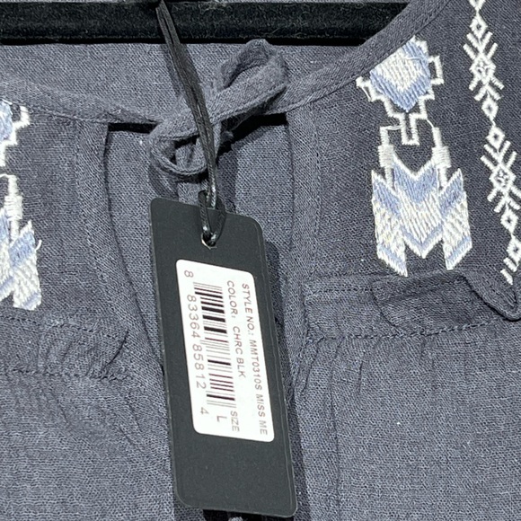 Miss Me Embroidered top - Picture 3 of 3